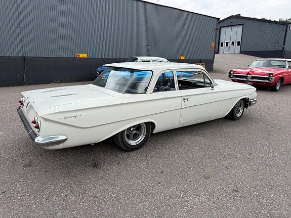 Chevrolet Biscayne 8 of 27