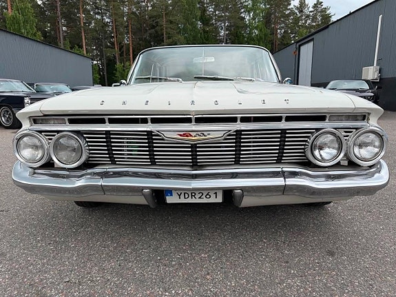 Chevrolet Biscayne 4 of 5
