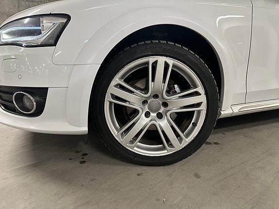 Audi A4 allroad 2 of 5