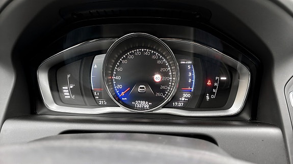 Volvo XC60 8 of 15