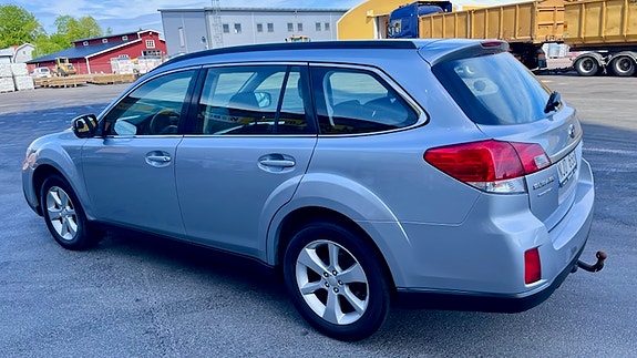 Subaru Outback 3 of 5