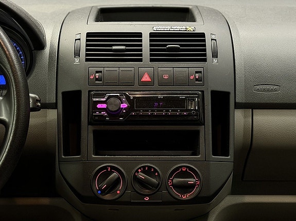 Volkswagen Polo 25 of 27