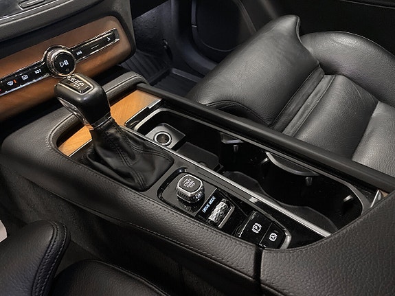 Volvo XC90 5 of 20