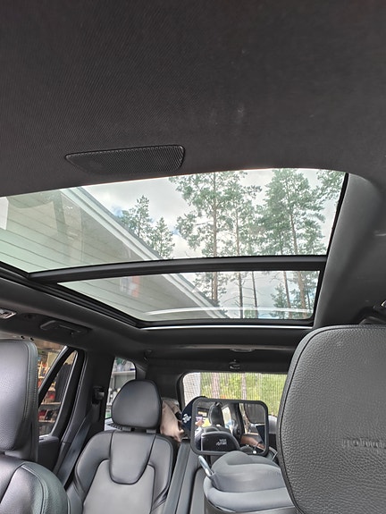Volvo XC90 15 of 20
