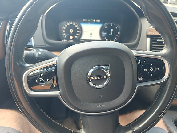 Volvo XC90 10 of 20