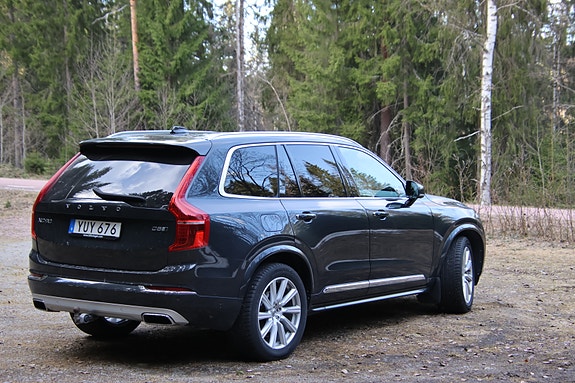 Volvo XC90 2 of 20