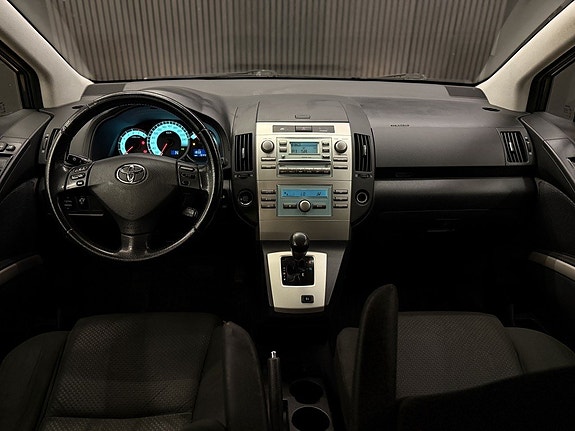 Toyota Corolla Verso 16 of 23