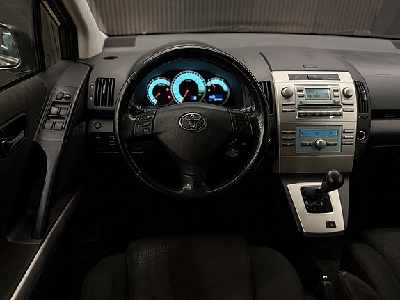 Toyota Corolla Verso 17 of 23