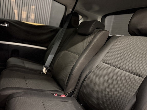 Toyota Corolla Verso 14 of 23
