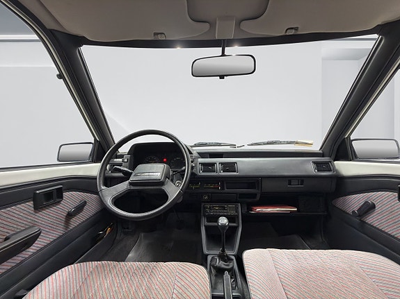 Toyota Starlet 9 of 13