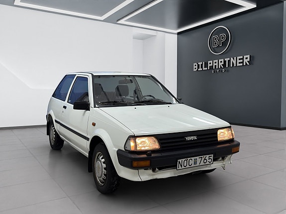 Toyota Starlet 3 of 5