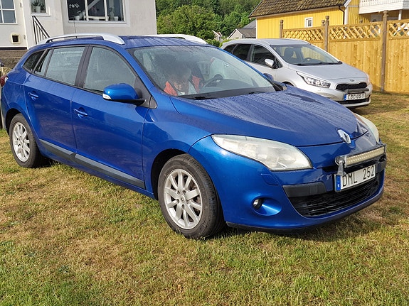 Renault Megane III 2 of 5