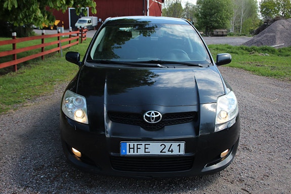 Toyota Auris 4 of 5