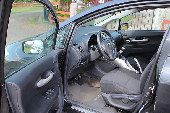 Toyota Auris 5 of 5