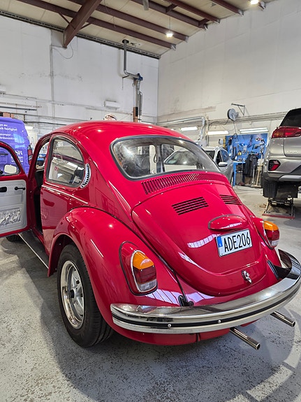 Volkswagen 1302 2 of 5