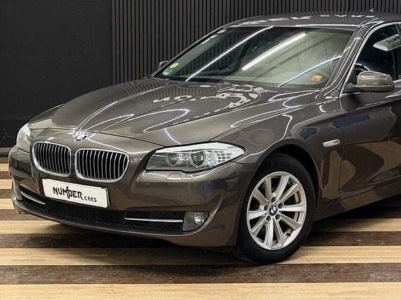 BMW 520d 2 of 5