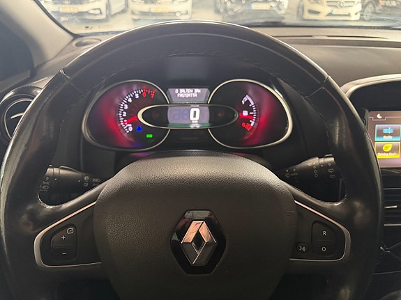 Renault Clio 17 of 22