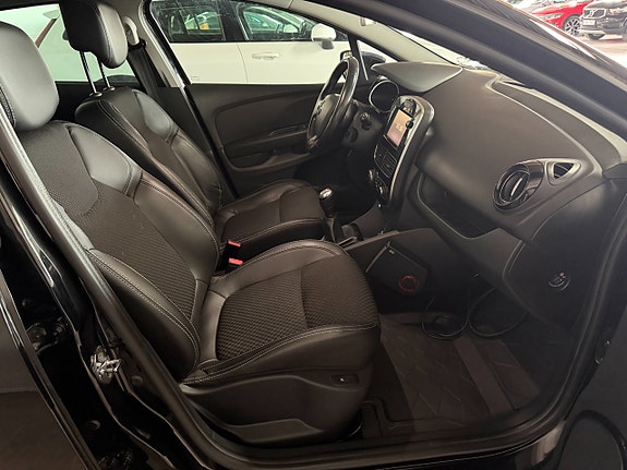 Renault Clio 11 of 22