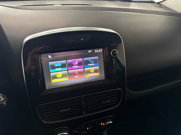 Renault Clio 18 of 22