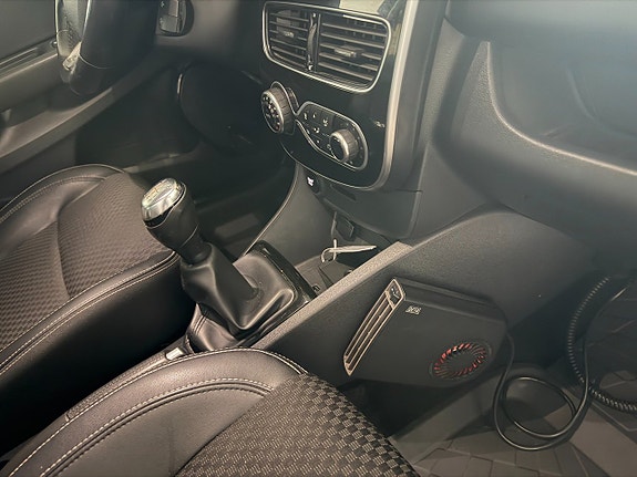 Renault Clio 12 of 22