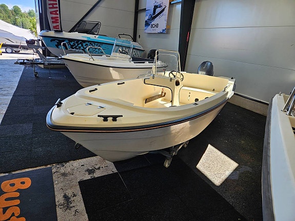 Uttern 4502 med Yamaha F25 3 of 9