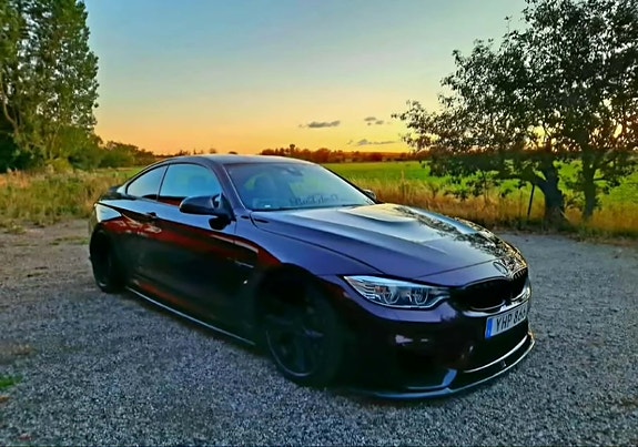 BMW M4 3 of 5