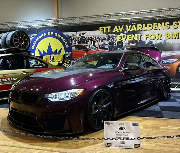 BMW M4 2 of 5