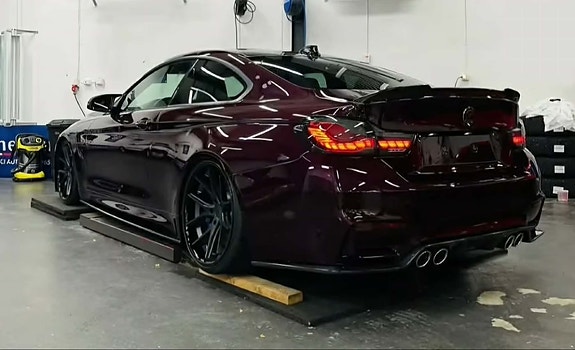 BMW M4 4 of 5