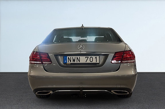 Mercedes-Benz E250 4 of 5