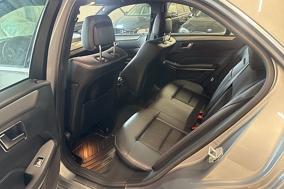 Mercedes-Benz E250 15 of 23