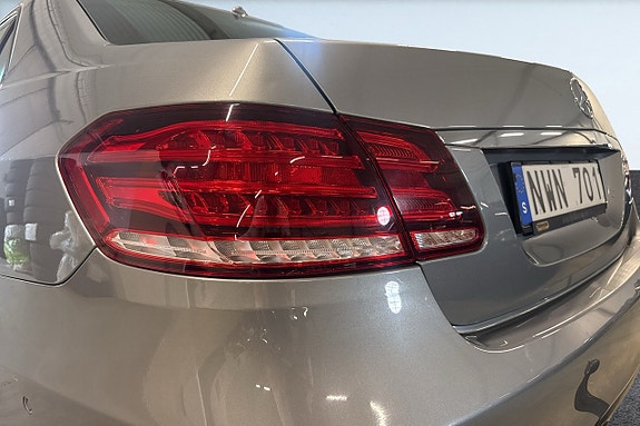 Mercedes-Benz E250 11 of 23