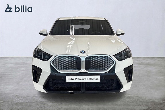 BMW iX2 5 of 18