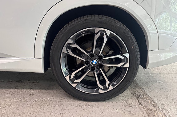 BMW iX2 15 of 18