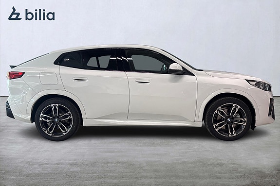BMW iX2 16 of 18