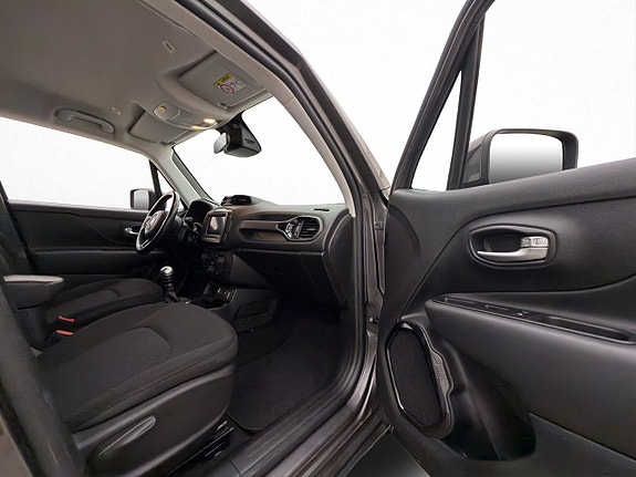 Jeep Renegade 25 of 30