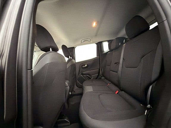 Jeep Renegade 26 of 30