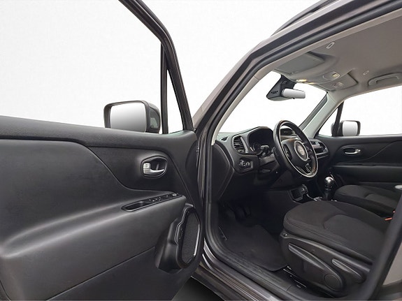 Jeep Renegade 9 of 30