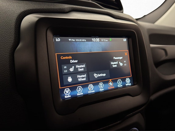 Jeep Renegade 22 of 30