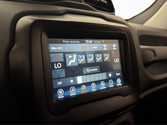 Jeep Renegade 19 of 30