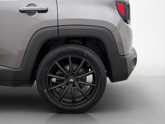 Jeep Renegade 30 of 30