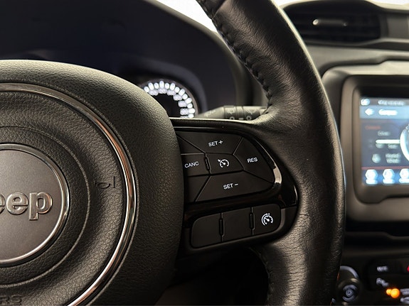 Jeep Renegade 16 of 30