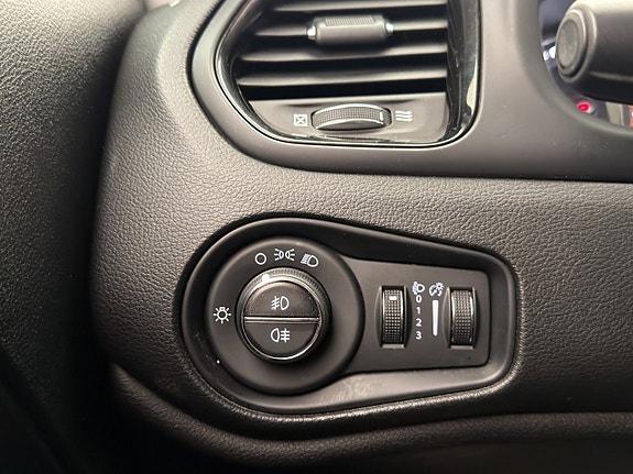 Jeep Renegade 12 of 30