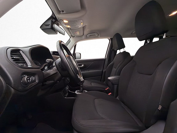 Jeep Renegade 10 of 30