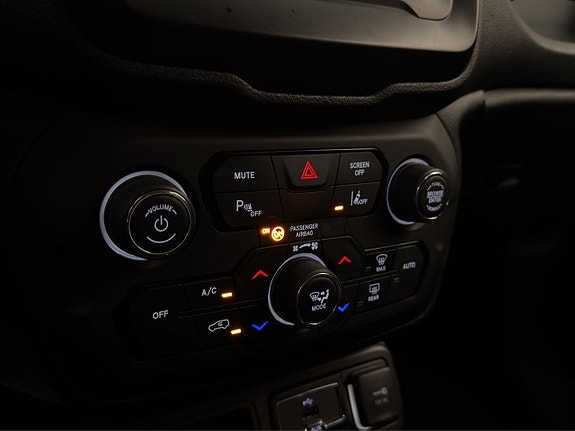 Jeep Renegade 23 of 30