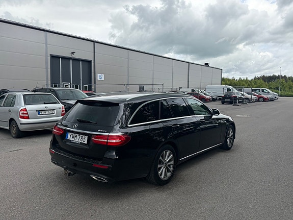 Mercedes-Benz E220 5 of 5