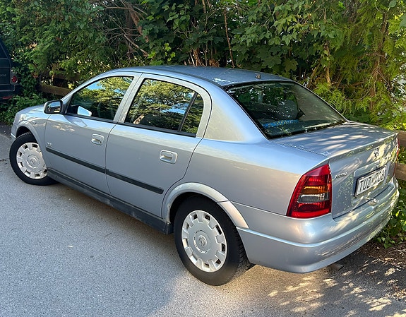 Opel Astra 2 of 5