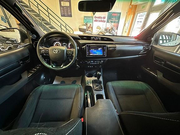Toyota HiLux 16 of 25
