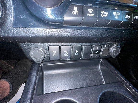 Toyota HiLux 21 of 25