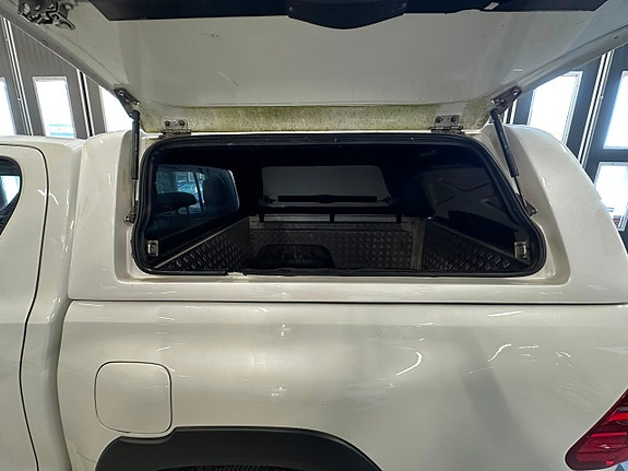 Toyota HiLux 10 of 25