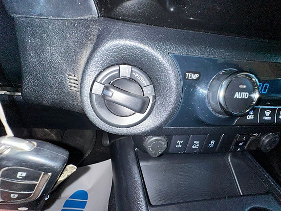 Toyota HiLux 19 of 25